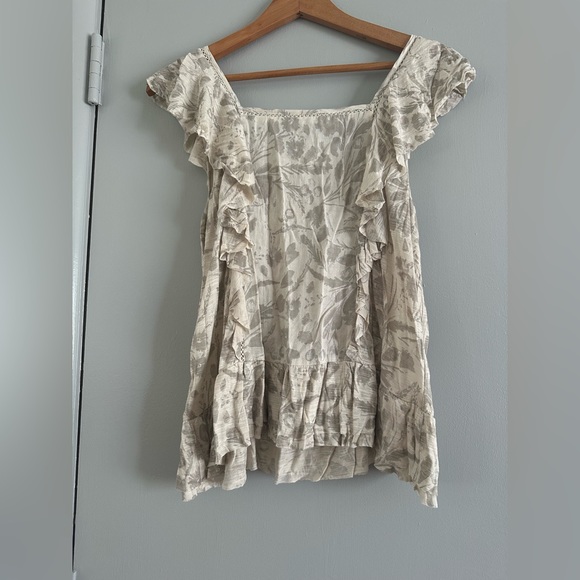 Vintage Lucky brand ruffled floral t-shirt with square neckline. - Picture 6 of 9